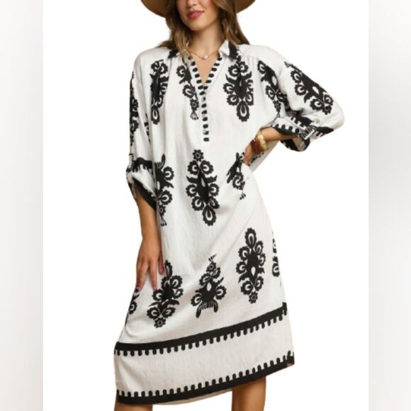 Women's Loose Fit Black and White Embroidered Dress Sz S M L - Picture 1 of 12